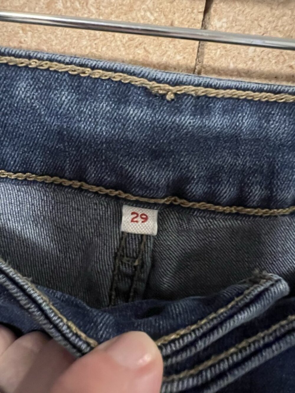 Levis Shorts Bermuda Women’s Size 29 Blue Denim Stretch Cuffed Mid Rise - Picture 3 of 13